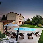 Moncalvo Villa *