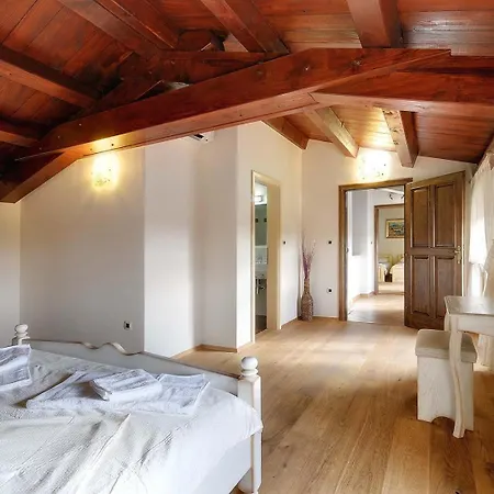 Moncalvo Villa