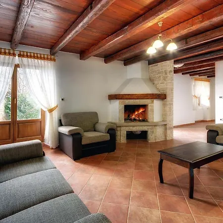 Moncalvo Villa *