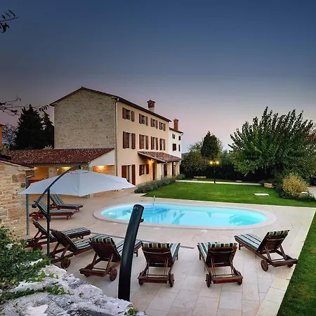 Moncalvo Villa *