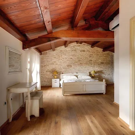 Moncalvo Villa